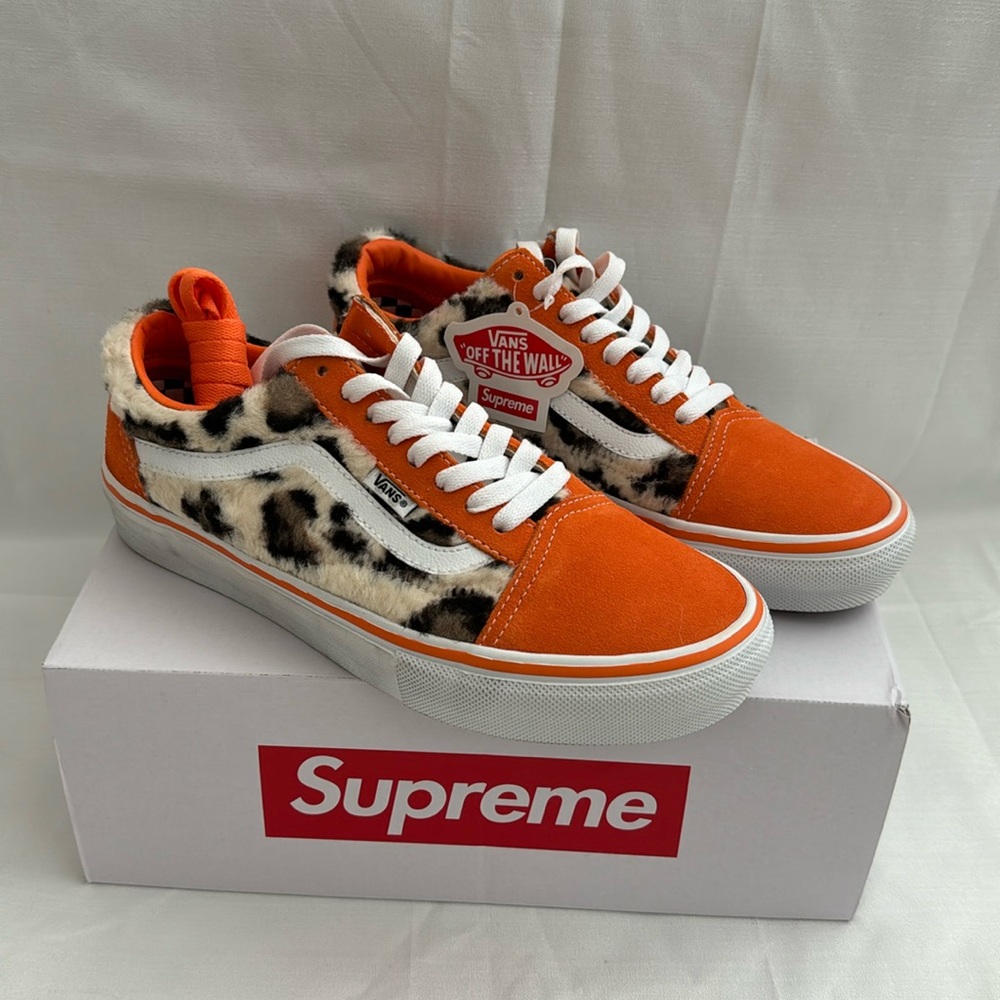 BNWT Supreme Vans ✨Host Pick✨